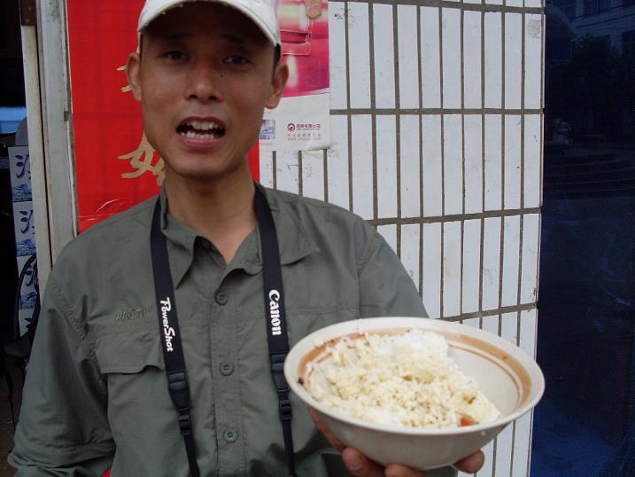 没有见过用大碗吃饭啊，看什么看！一边去。臭不要脸